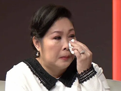 Mừng cho hạnh phúc mới của NSND Hồng Vân ở tuổi 60