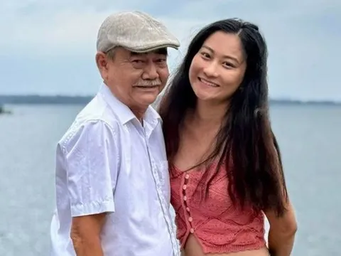 NSND Việt Anh tình tứ bên bà xã kém 36 tuổi