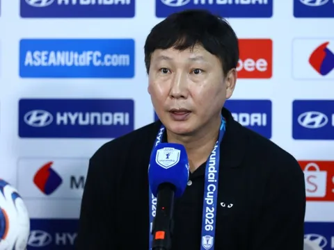 HLV Kim: Tôi ném cái áo trắng đi rồi