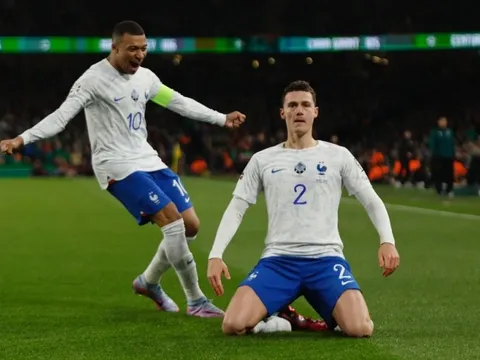 Nhà vô địch World Cup tuột dốc không phanh