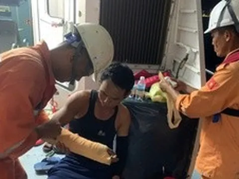 Cứu nạn thành công 30 ngư dân của tàu cá bị cháy trên vùng biển Khánh Hòa