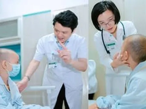 Thấy vệt trắng trong mắt con 5 tháng tuổi, mẹ chết lặng khi biết trẻ bị ung thư võng mạc