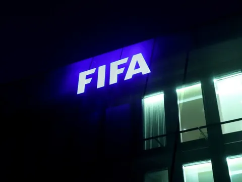 FIFA họp khẩn cấp