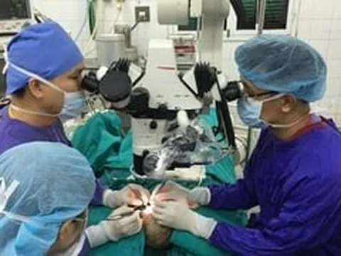 Mảng da đầu dưới gầm xe và kỳ tích hồi sinh bé gái 2 tuổi