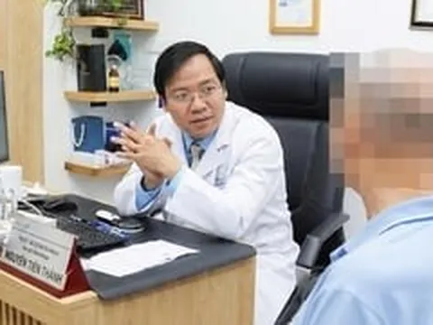 Ngứa suốt một năm, nam thanh niên uống rượu thay thuốc ngủ, men gan tăng vọt
