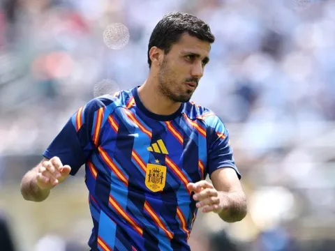 Barca 'phá bĩnh' Real vụ Rodri