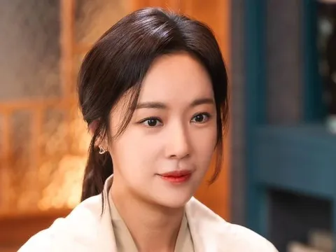 Hwang Jung Eum phản ứng khi đồng nghiệp nhắc về chồng cũ