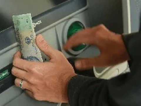 Có nên rút tiền mặt từ thẻ tín dụng?
