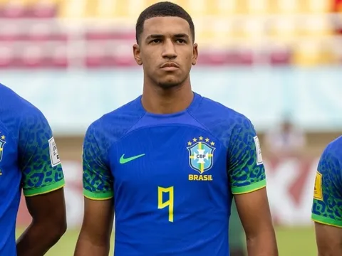 Tiền đạo Brazil khiến MU và Arsenal tranh giành