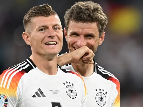 Phản ứng gây sốt của Kroos khi Vinicius gia hạn