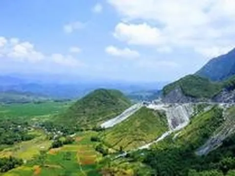 Việt Nam có 1 nơi khí hậu mát mẻ quanh năm, bao quanh là núi đá được Sun Group nhắm tới làm siêu tổ hợp 21.000 tỷ đồng gồm cáp treo, tắm khoáng, khu vui chơi