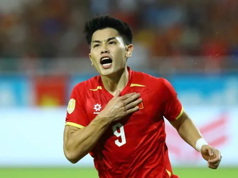 Tuyển Việt Nam vào bán kết ASEAN Cup với ngôi nhất bảng