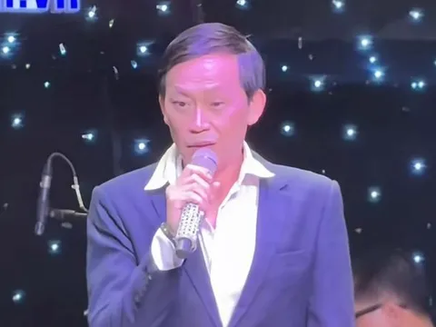 Khán giả phản ứng khi NSƯT Hoài Linh mặc vest đi hát trở lại