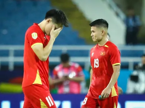 Khoảnh khắc run rẩy của tuyển Việt Nam