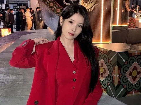 IU lộ diện bên người khác giới giữa lùm xùm liên quan đến bạn trai cũ