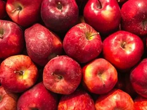 Nghe hàng xóm mách uống nước táo ép mỗi ngày, người phụ nữ "bật khóc" khi đi khám