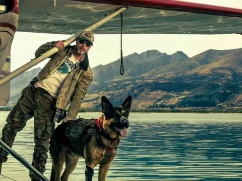 Tài tử Brad Pitt phong trần trong hành trình sinh tồn khắc nghiệt