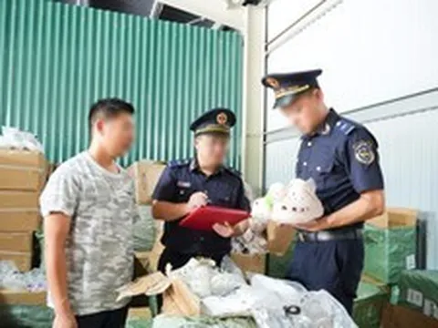 Hải quan phát hiện lô hàng quá cảnh nghi giả mạo xuất xứ Việt Nam