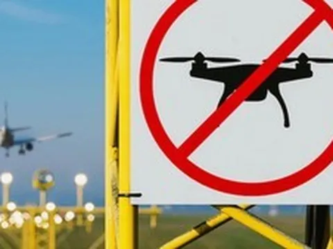 Sân bay Tân Sơn Nhất tạm dừng hàng loạt chuyến bay do xuất hiện drone