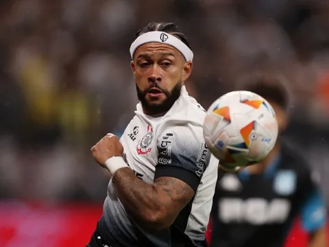 Depay nổi giận vì bị Corinthians 'lật kèo'