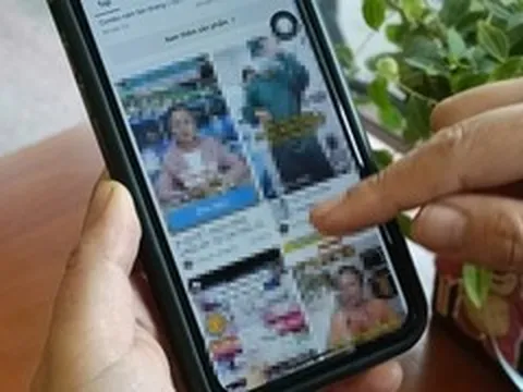 Kiệt sức sau giờ làm, người trẻ vẫn thức đến 3h sáng để hóng drama