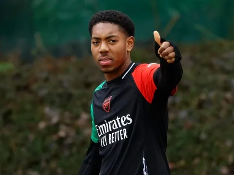 Arsenal tính bán 'ngọc quý' cho Chelsea hoặc MU