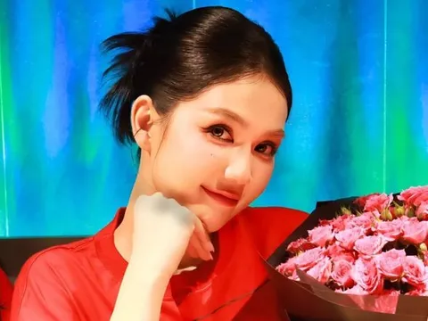 Ngọc Trinh: 'Tôi ngửa bài ở tuổi trung niên'