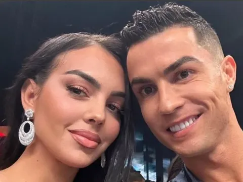 Ronaldo cưới Georgina 'gây bão' dư luận