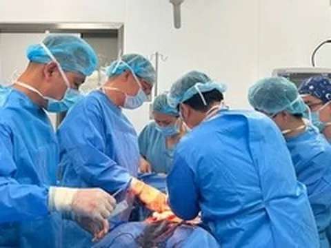 Bác sĩ ‘xé quy trình’ cứu người đàn ông không giấy tờ, không người thân bên cạnh