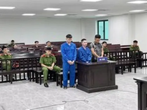 Rút gần 500 triệu đồng từ các tài khoản đứng tên mình, sau đó lập tức khóa lại: Hai thanh niên 2001, 2002 bị điều tra