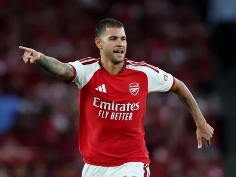 Raya giúp Arsenal thắng kịch tính Como sau loạt luân lưu