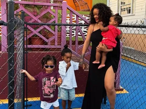 Rihanna đưa 3 con về thăm nơi đặc biệt