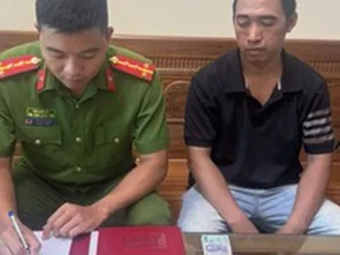 Người đàn ông vừa rời khỏi nhà đến ngân hàng chuyển khoản 50 triệu, anh họ liền báo công an để ngừng giao dịch