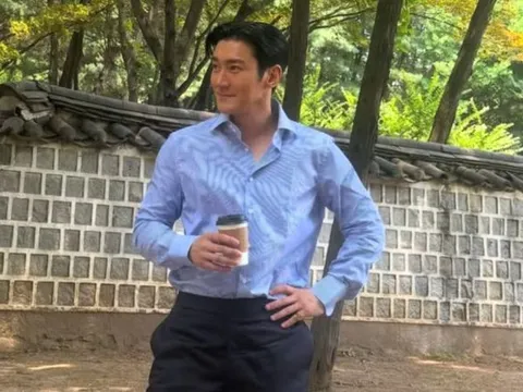 Choi Si Won liên tục gây chú ý