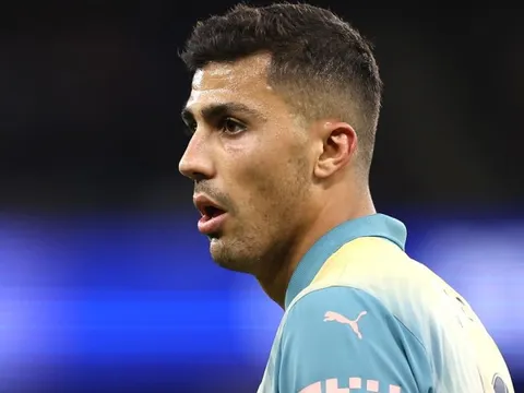 Barcelona chỉ còn một mùa hè để mua Rodri