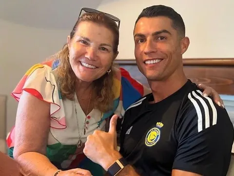 Đám cưới của Ronaldo vắng mặt mẹ ruột