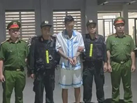 Khởi tố vợ chồng Huấn Hoa Hồng