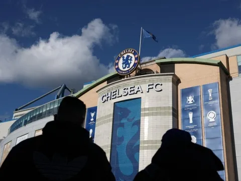 Chelsea tính cho mượn sân đá Champions League