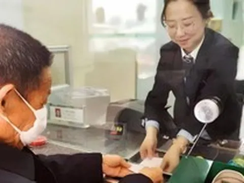 Chuyển khoản nhầm 387 triệu đồng cho cụ ông 75 tuổi không biết dùng điện thoại, người đàn ông phải báo công an