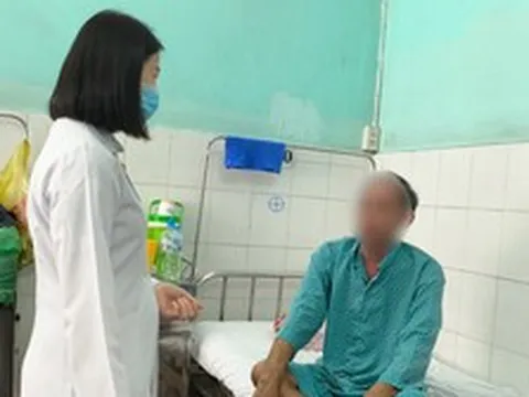Tự ý sử dụng thuốc nhỏ mắt, người đàn ông rơi vào nguy kịch