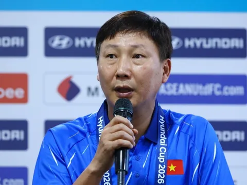 Phóng viên Malaysia hỏi xoáy về trận thua 0-4, HLV Kim đáp trả