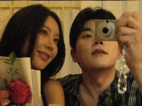 Nam MC Lee In Kwon công khai hẹn hò Hoa hậu Hàn Quốc