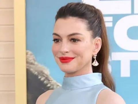 Anne Hathaway đáp trả tin đồn bụng bầu giả