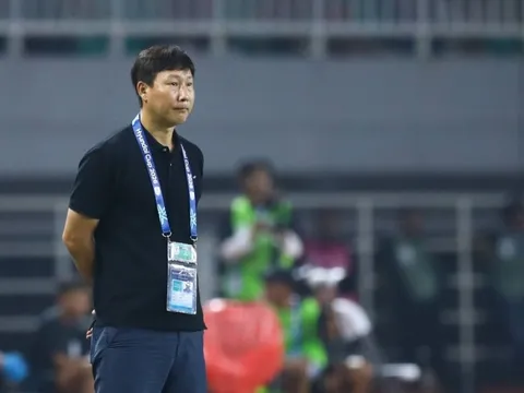 Kim Sang-sik đổi bài khi đấu Malaysia