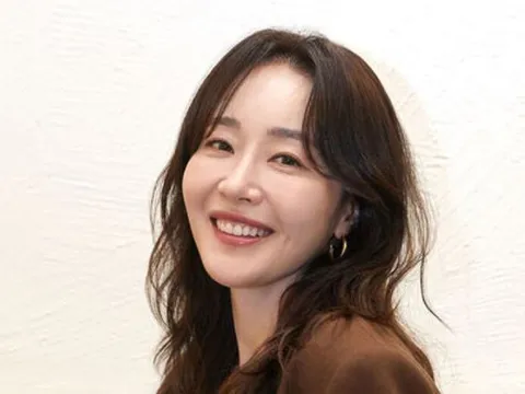 Uhm Ji Won tiết lộ bí quyết chăm sóc da hơn 10 năm
