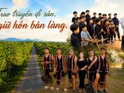 Trao truyền di sản, giữ hồn bản làng