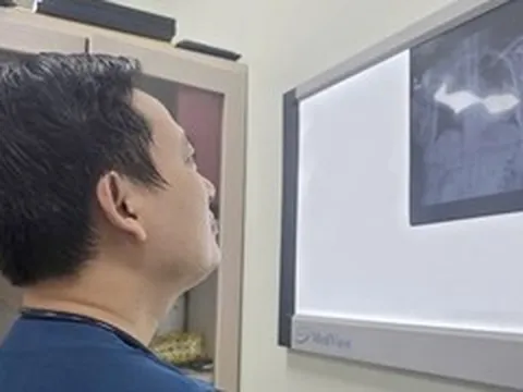 Vợ bệnh nhân xin bác sĩ cách điều trị ung thư 'nhanh nhất, tốt nhất, rẻ nhất'