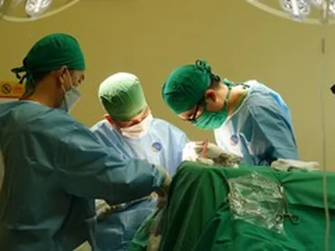 Hôn mê sâu, người phụ nữ Campuchia sang Việt Nam tìm cơ hội sống cuối cùng