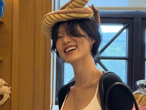 Hwasa (MAMAMOO) khoe vóc dáng săn chắc, tỉ lệ cơ thể ấn tượng dù chỉ cao 1m60