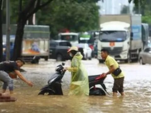 Hà Nội chuẩn bị kịch bản 'chống tê liệt' giao thông khi mưa cực đoan